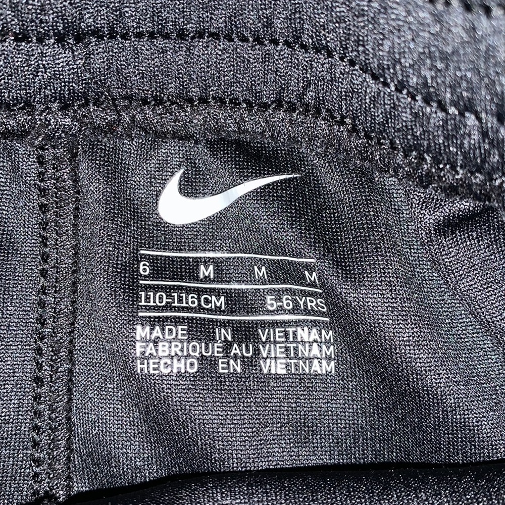 Nike boys shorts - Picture 2 of 2